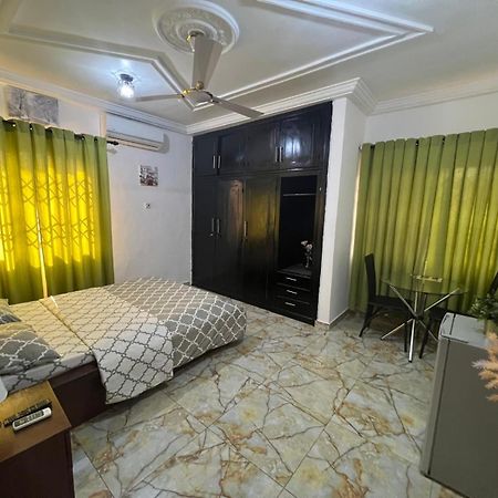 Nesta Barron -Home Away From Home North Legon Exterior foto