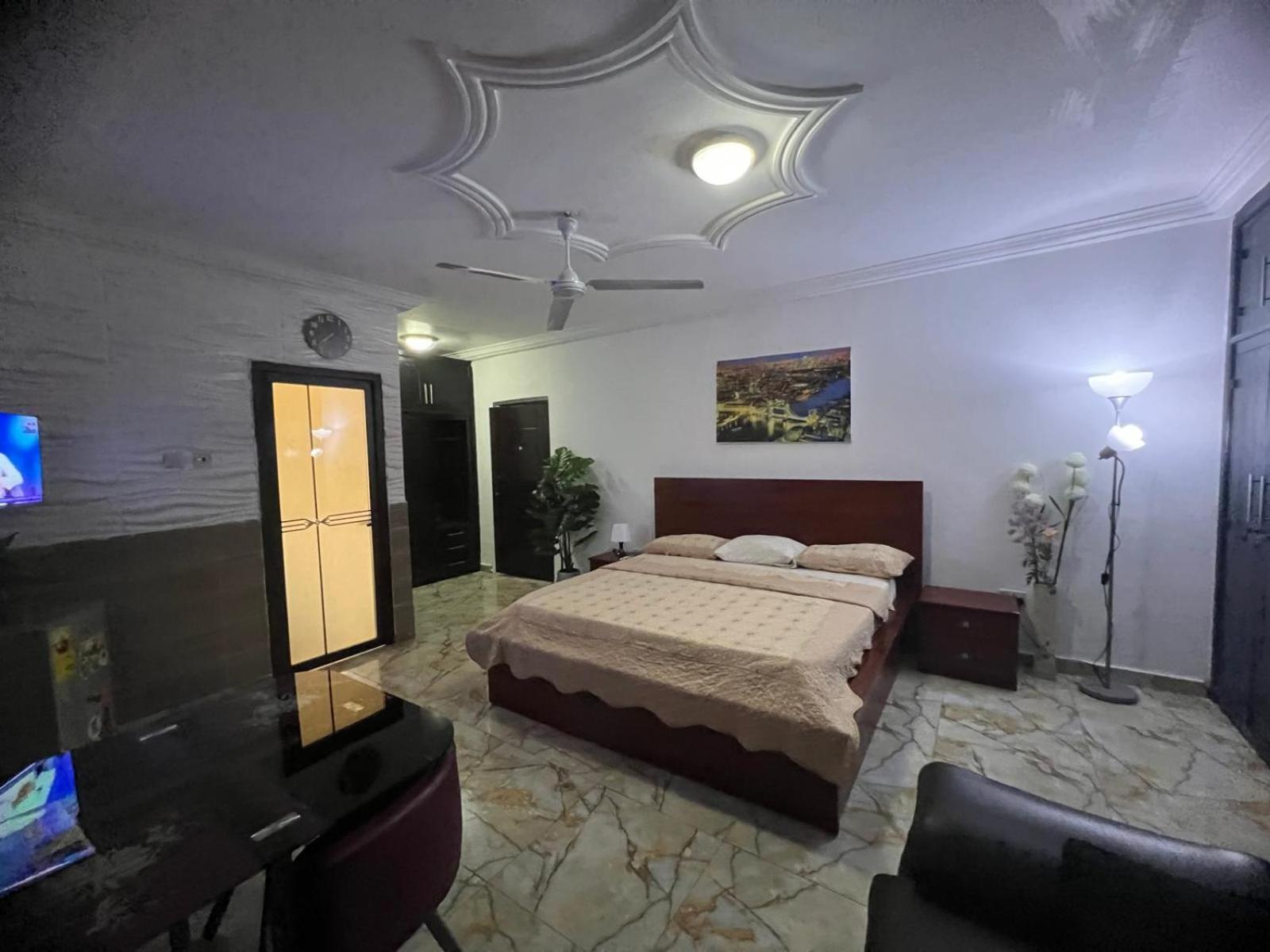 Nesta Barron -Home Away From Home North Legon Exterior foto